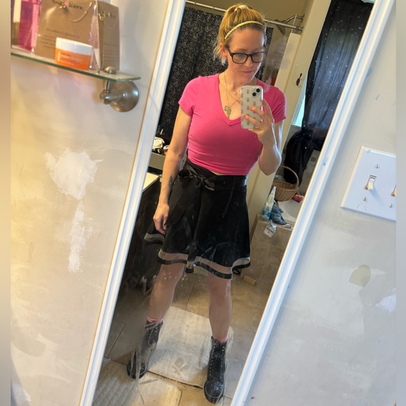 Meet your Posher, Robin! Welcome to my Closet! - Picture 7 of 15